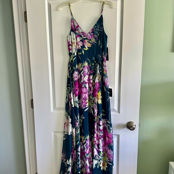 Lulus Dresses & Skirts - Lulus maxi dress size small